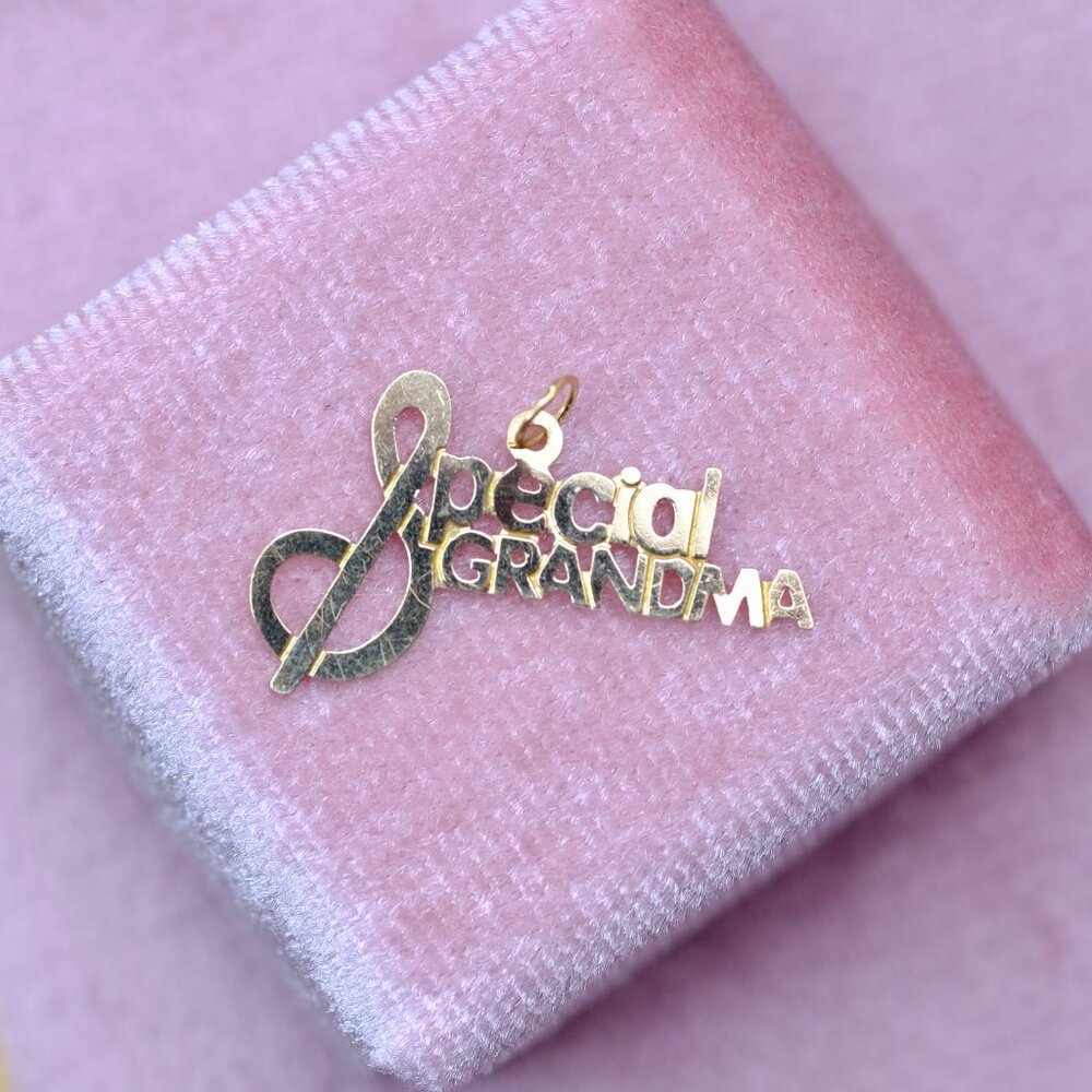 Cute Dainty "Special Grandma' Pendant / Charm 14K Real Gold - Picture 3 of 9